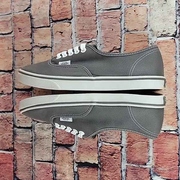 VANS CLASSIC LOWTOPS, WOMANS SIZE 7.5 EUC - Picture 6 of 11